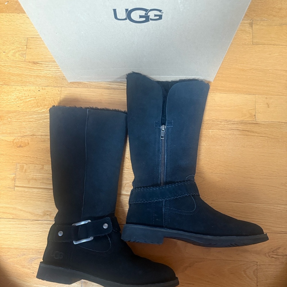 UGG Braiden Women's Black suede Boots